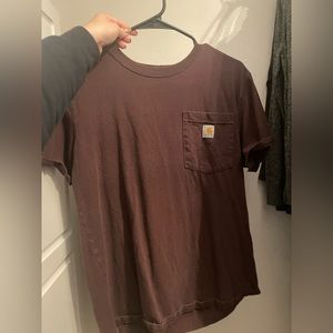 Women’s maroon carhartt tee